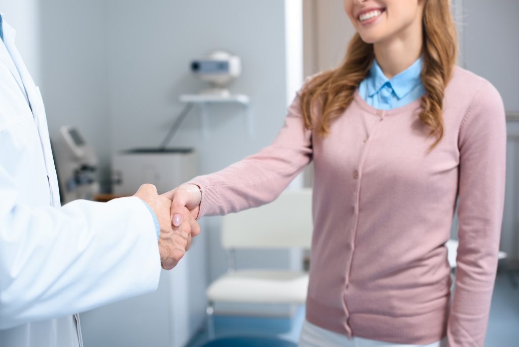 Accueil D’une Patiente Dans Un Environnement De Soins